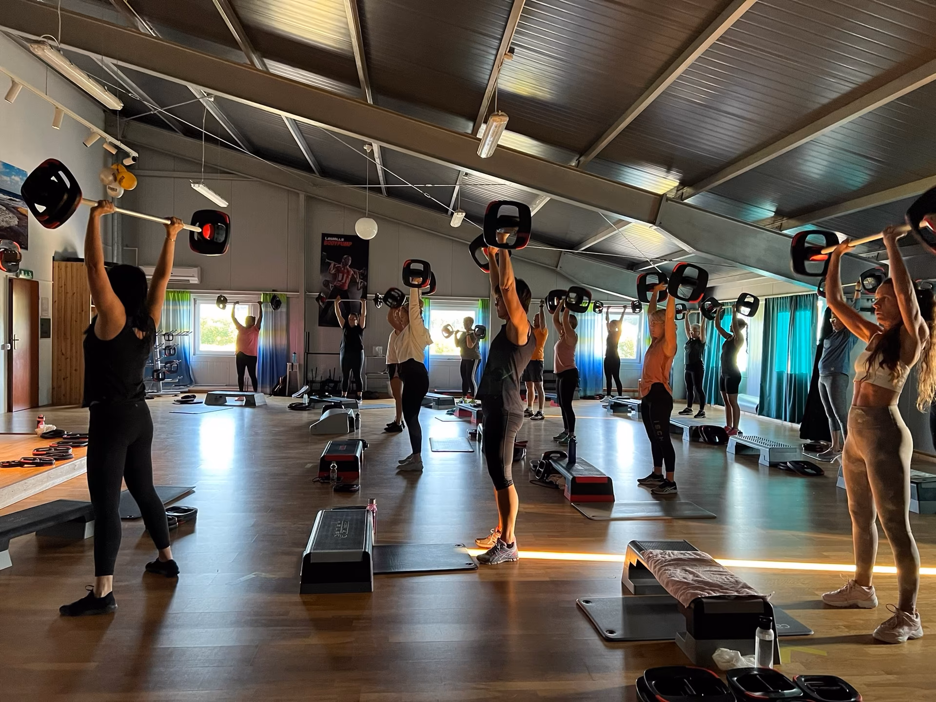 Gruppträning på Hälsan i Fjällbacka - gemenskap och träningsglädje